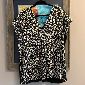 Patterned ladies casual blouse.